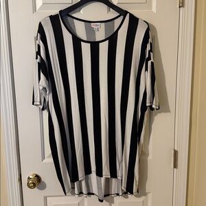 Black and Cream LuLaRoe Irma Tunic Size Large